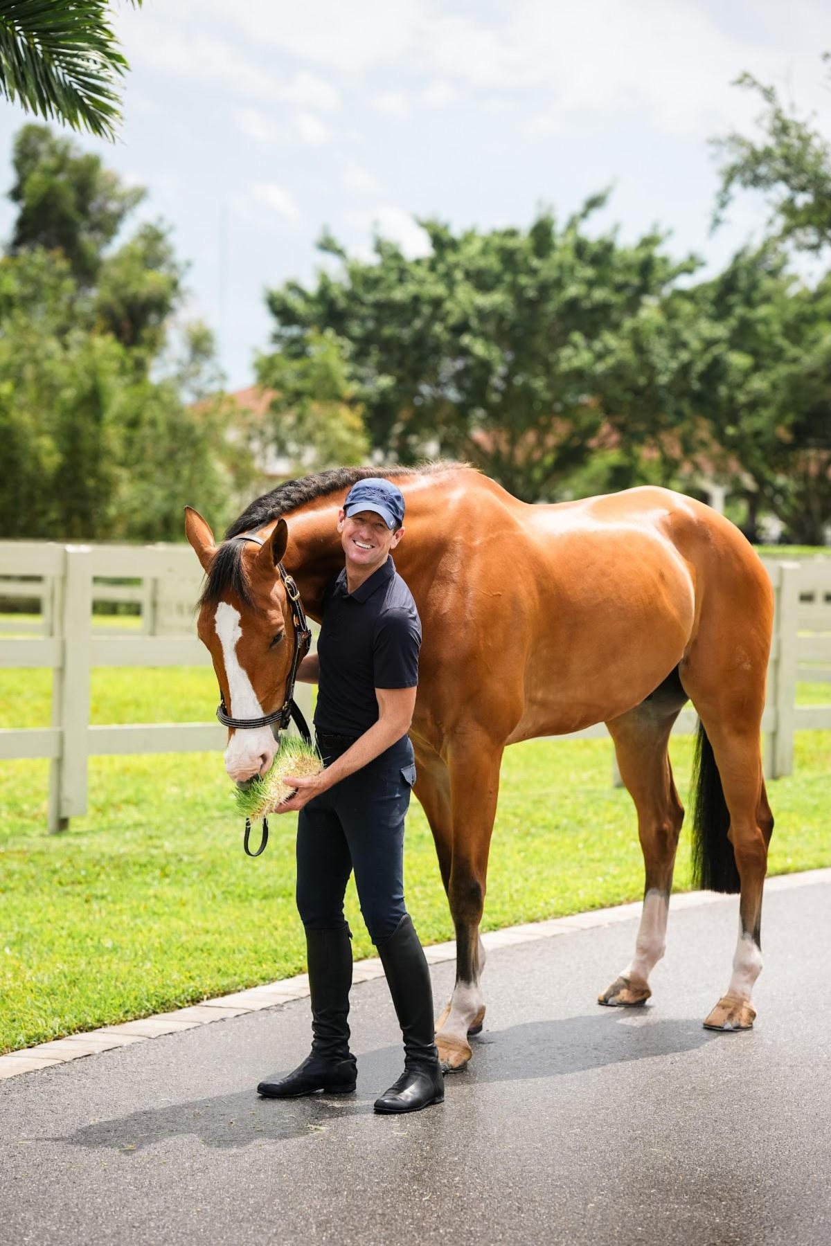 McLain Ward hand-feeding Equi Greens to his horse
